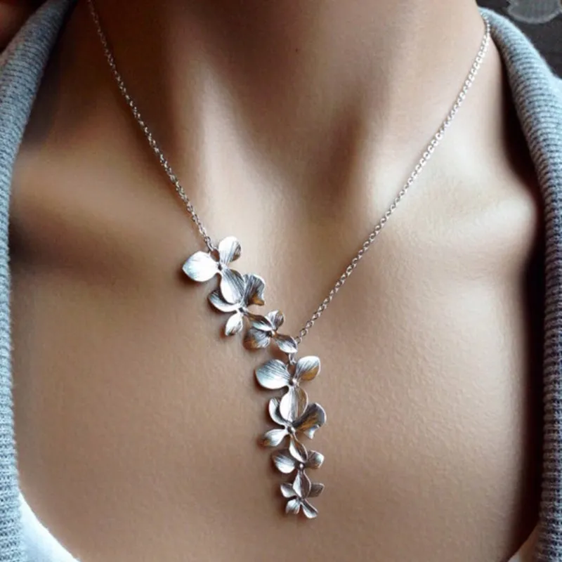 Stefanie - Gold Necklace with Elegant Circular Design