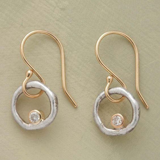 Amélie – Elegant Earrings with Pearly Shine