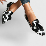 Fermina Elegant Loafers with Pointed Toe and Bicolor Design