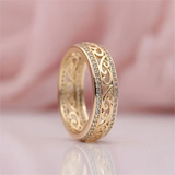 Kerstin – Minimalist and Hollow Gold Ring