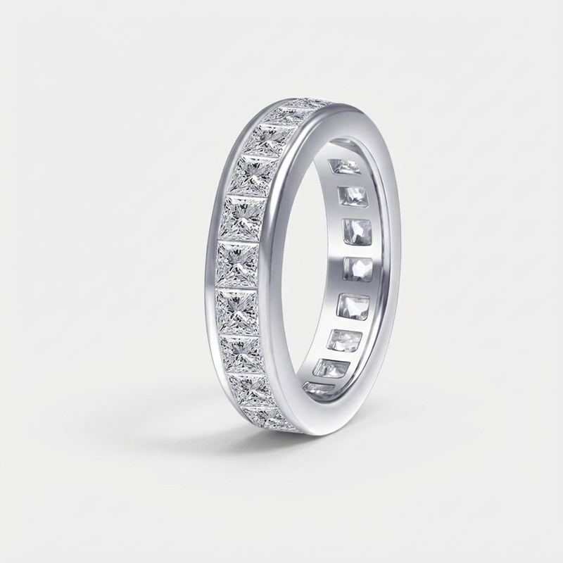 Maren – Slim silver ring with diamonds.