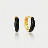 Theresia – Gold earrings with elegant curve.