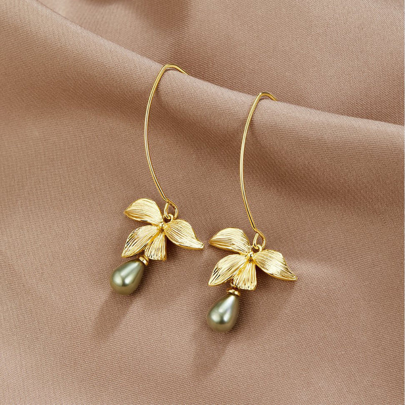 Juliana – Gold Earrings with Pearls