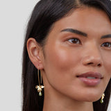Juliana – Gold earrings with a pearl finish.