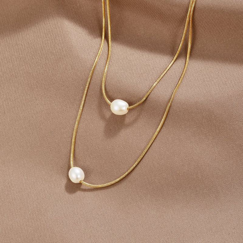 Nora – Gold Necklace with Chain Design