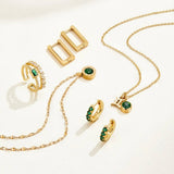 Sabina – Golden ring with emerald green details.