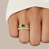 Sabina – Golden ring with emerald green details.