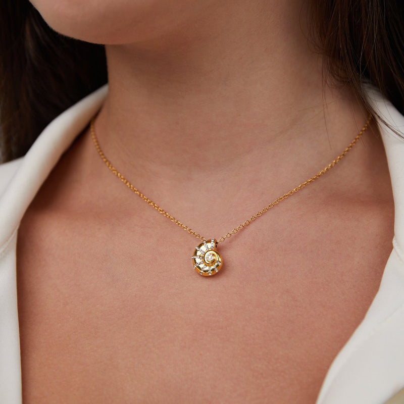 Rosalie – Gold necklace with heart-shaped pendant