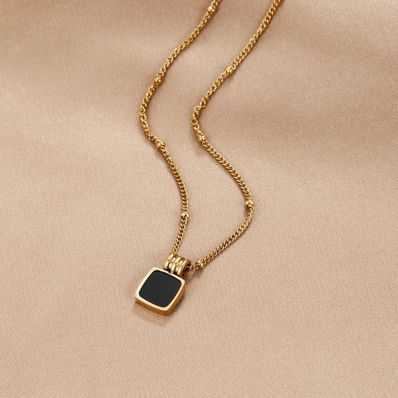 Dorota – Gold Necklace with Green Gemstone