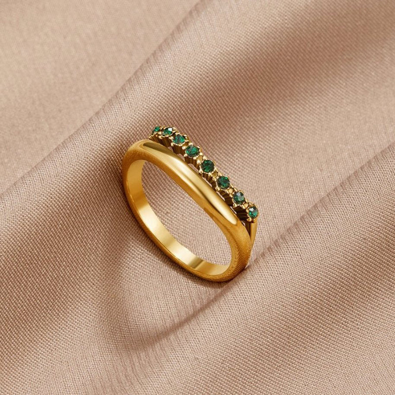 Elisa – Gold ring with elegant double row design.