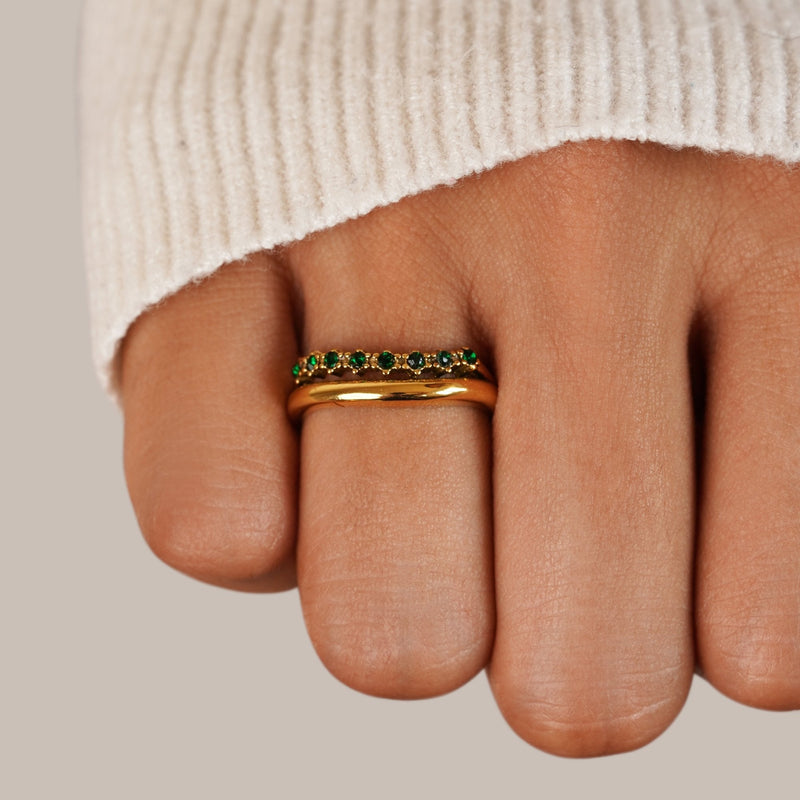 Elisa – Gold ring with elegant double row design.