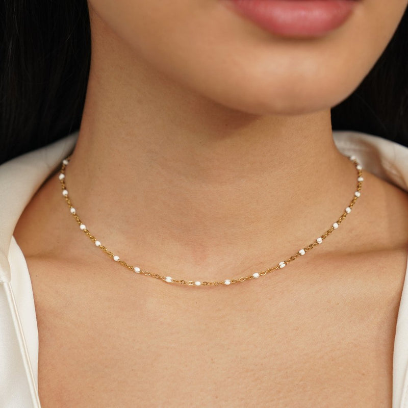 Milena – Short collar with a smooth design