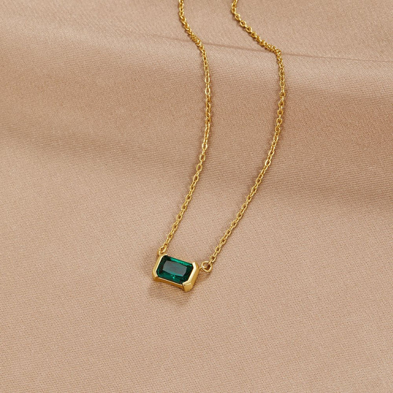 Liliana – Gold Necklace with Rectangular Pendant