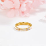 Lara – Thin gold ring with a subtle shine.
