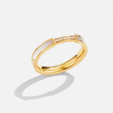 Lara – Thin gold ring with a subtle shine.