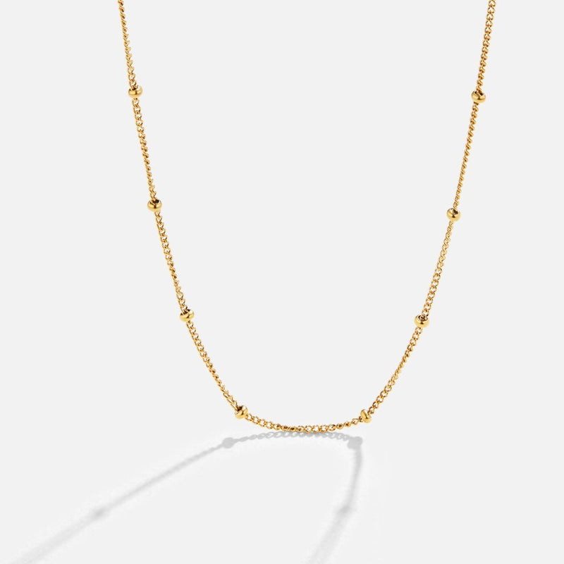 Jitka – Golden link chain with an elegant and delicate design.