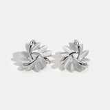 Flora – Silver earrings with floral design.