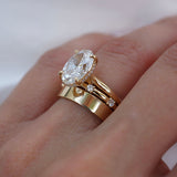 Johana – Engagement ring with round diamond.