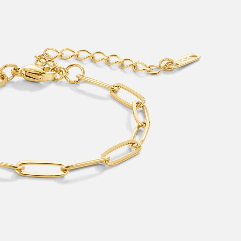 Gold bracelet adorned with pearls