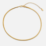 Elisa-Marie – Gold Necklace with Elegant Curvature