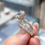 Nadja – Diamond ring with a rectangular design in the center.