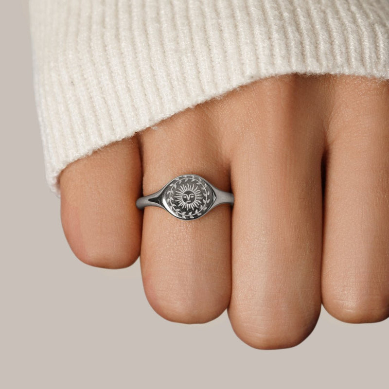 Rosa – Silver Ring with Floral Detail