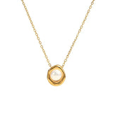 Melina – Gold Necklace with Oval Medallion