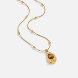 Leonie – Necklace with golden circular pendant