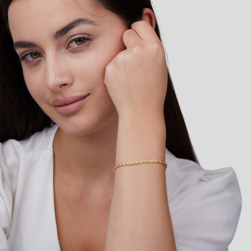 Isabela - Elegant Braided Gold Bracelet
