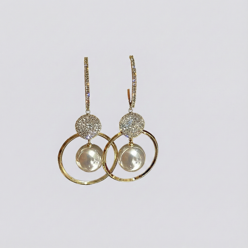 Charlotte – Gold earrings in an elegant drop shape