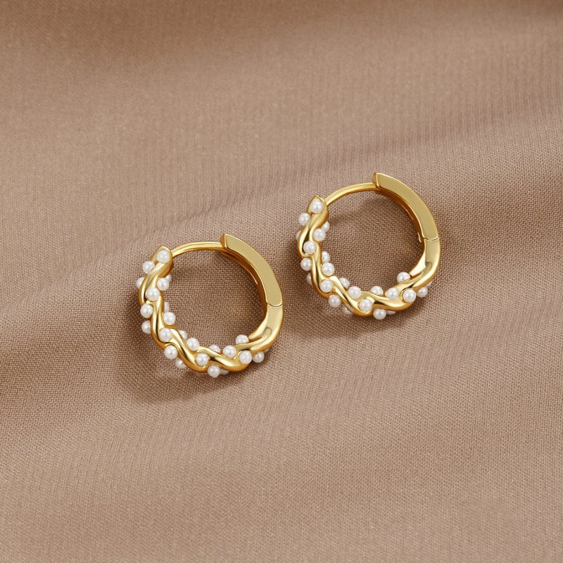 Viktorie-Lena – Gold earrings with elegant texture