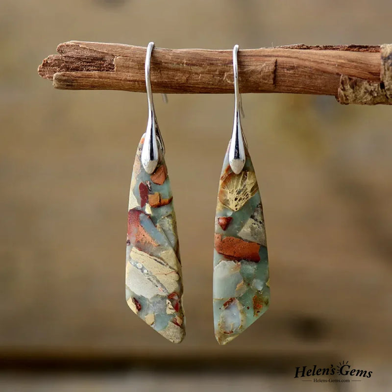 Beata – Earrings with a golden frame and vibrant stone
