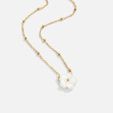 Alissa – Gold Necklace with Flower-Shaped Pendant