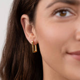 Karolína – Gold Earrings with Geometric Design.