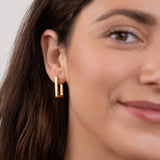 Karolína – Gold Earrings with Geometric Design.